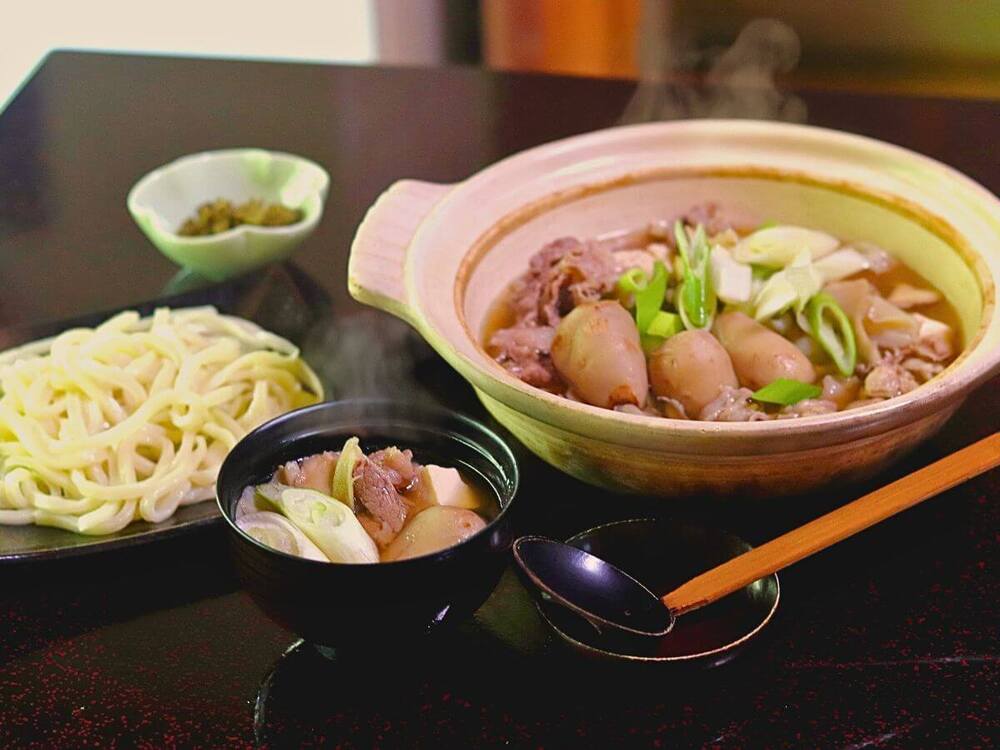 [Autumn only] Yamagata gourmet taro stew hotpot 2-meal plan! Enjoy the flavorful "taro stew curry"! Autumn foliage drive and mountain trip to Shirabu Onsen