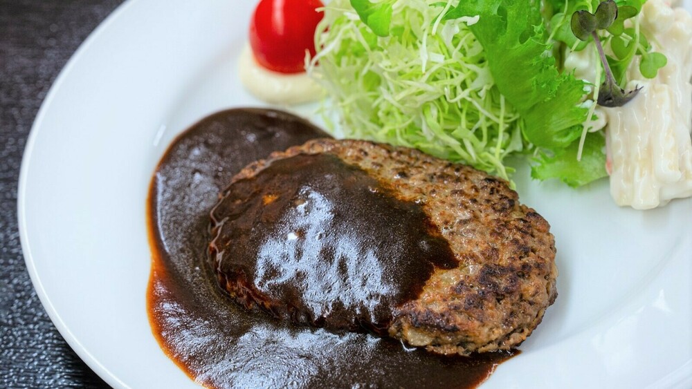 【日替わり夜定食＋人気の無料朝食バイキング！】JR高崎駅西口徒歩7分！無料WiFi・駐車場完備
