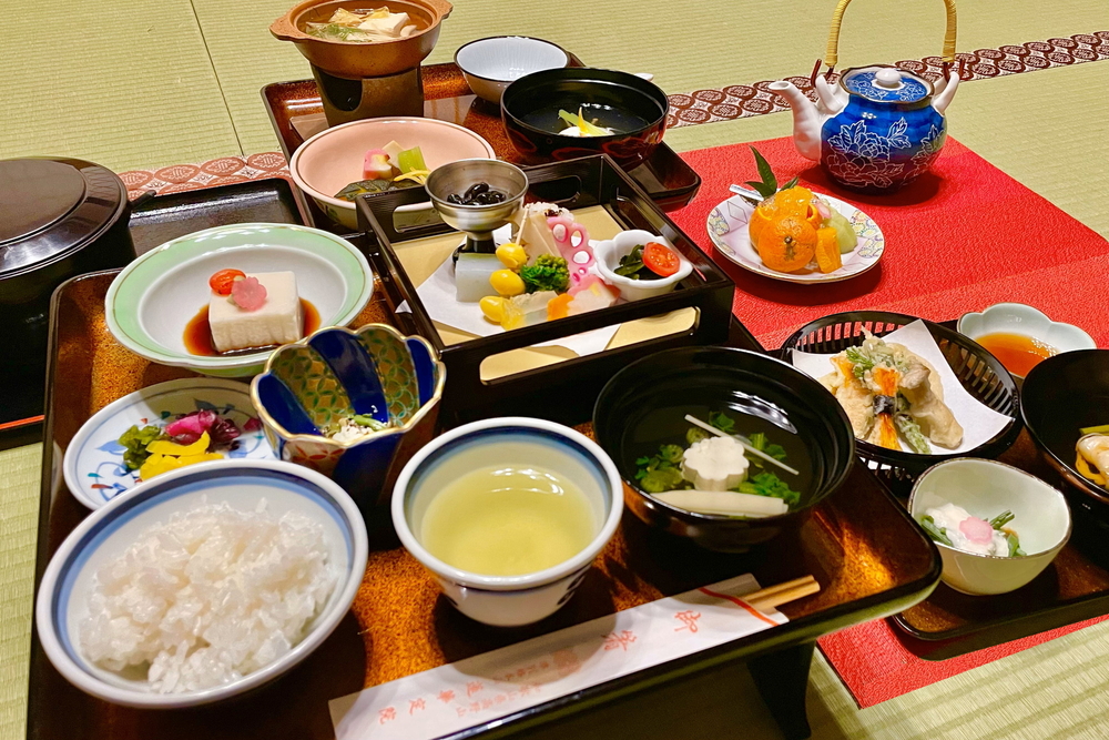 庭側スイートルーム（風呂・トイレ付、精進料理の夕朝食付）