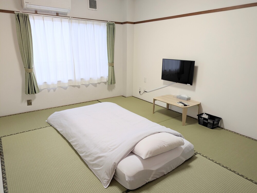 【喫煙】★3階和室６畳シングル★素泊まり市内最安値★Wi-Fi完備★共同シャワー★