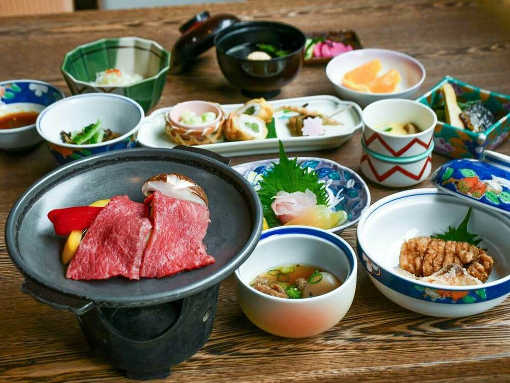 [Standard 2-Meal Set] If you can't decide, choose this! Yonezawa Beef Ceramic Plate Grilled Kaiseki "Azumazen" and Shirabu Onsen Hot Springs! A relaxing and soothing trip