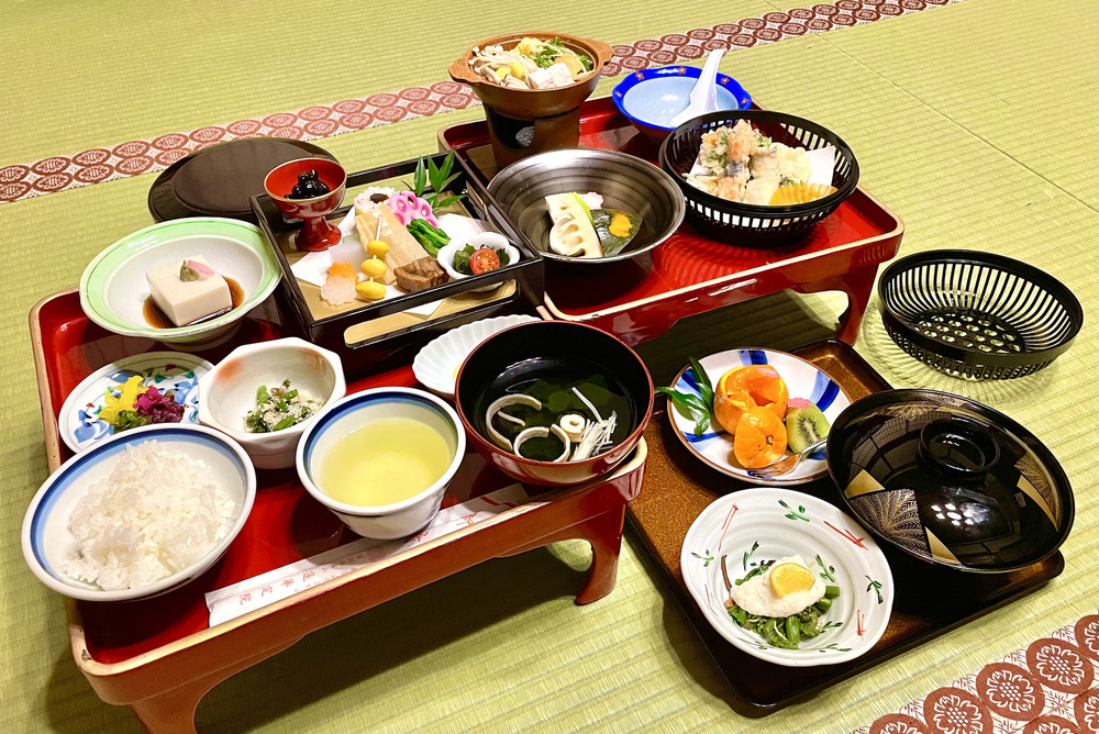庭園を望むスーペリアルーム（トイレ付、精進料理の夕朝食付）