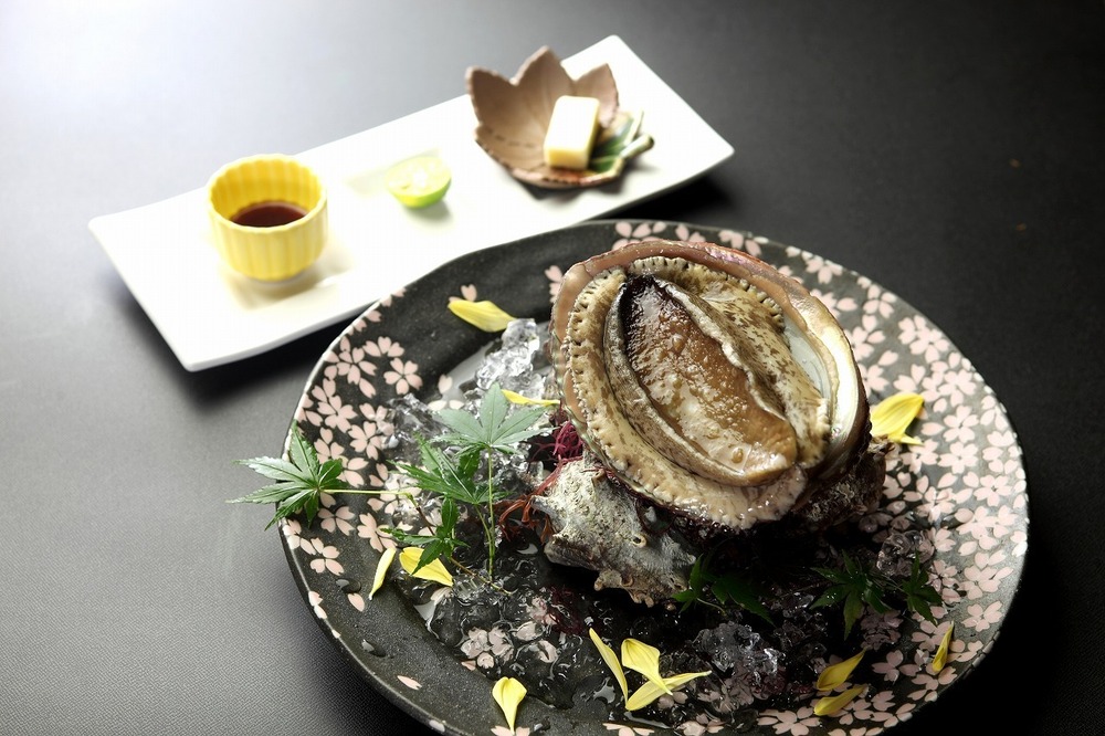 24時間いつでも入れる陶器風呂つき旬菜、遊食プランプラスあわび小付きお得プラン 
