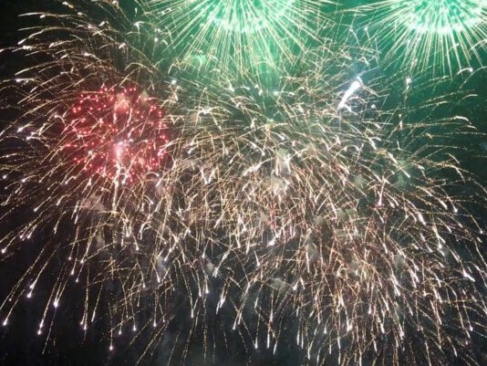 【8/1(土)ご宿泊限定・花火大会】お子様連れ歓迎！赤湯の花火を真下で見上げ、山形のお酒で乾杯しながら、人生を謳歌