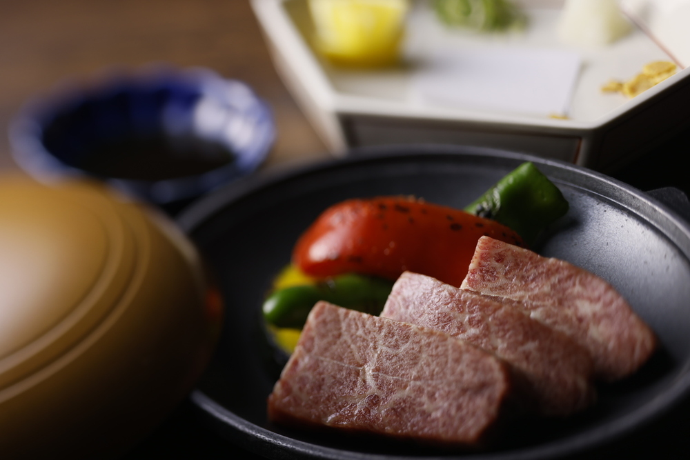 【京会席＋黒毛和牛か鮑のステーキ・おばんざい朝食の2食付】