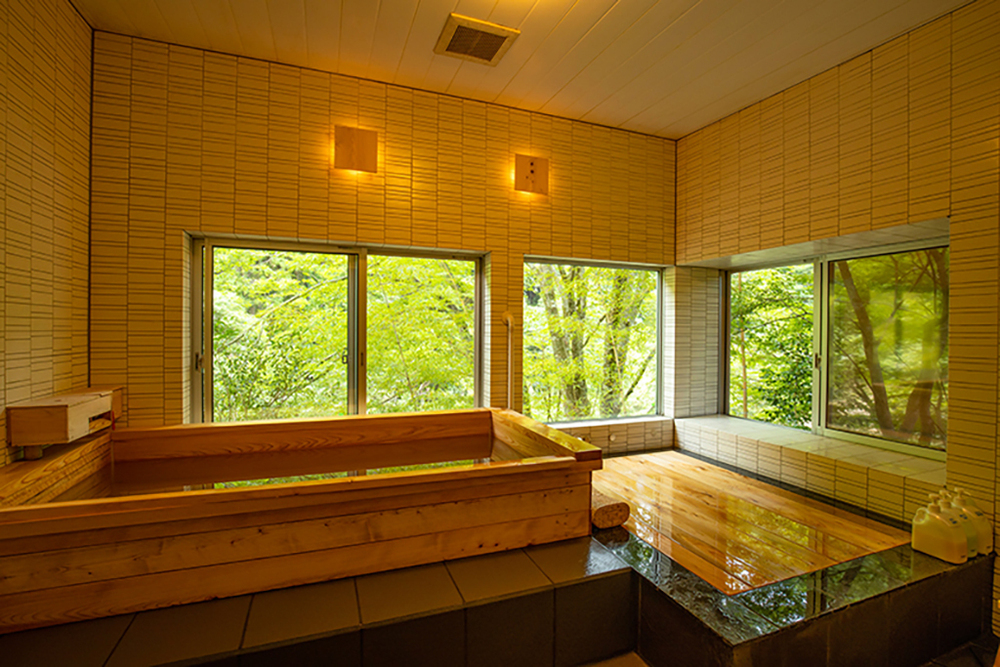 Private hot spring [12:30]