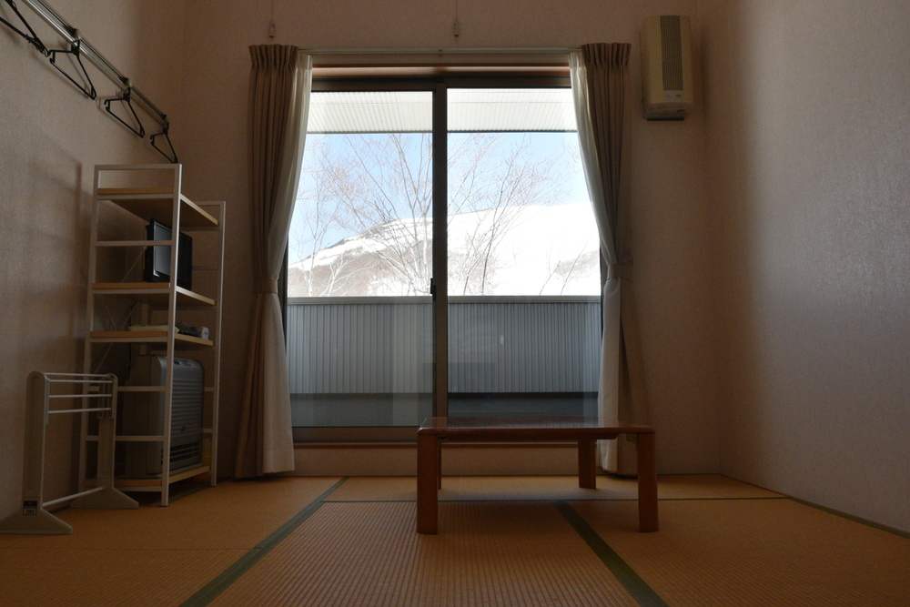 北側ロフト付き和室
