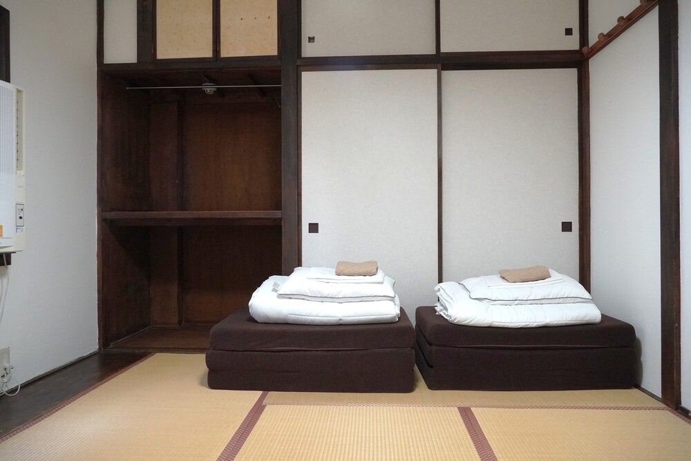 Small private room * 2nd floor, no elevator