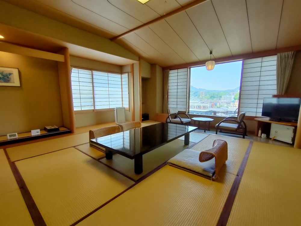 【角部屋】花の院｜景観が良い12.5畳和室 （バス・トイレ付）＜富士山眺望＞