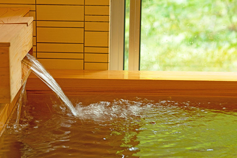 Private hot spring [11:00]