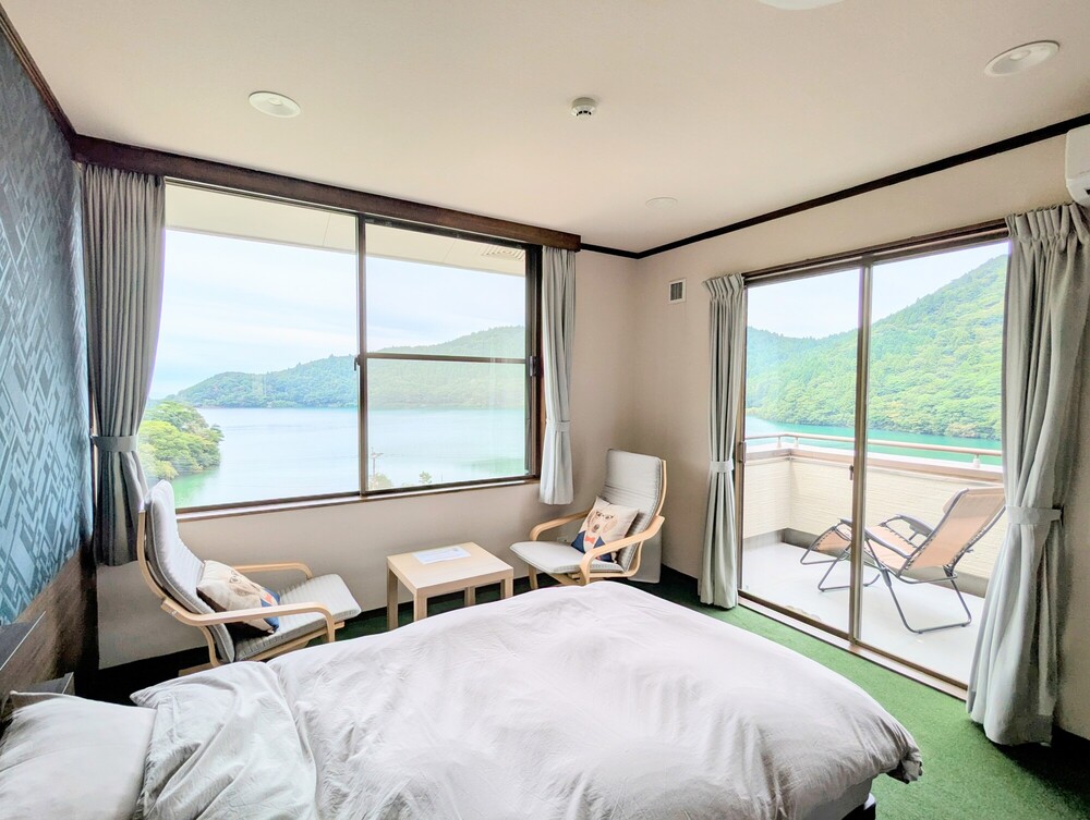[Private Floor / Max 6 Guests] All Lockable Private Rooms - Up to 4 Rooms Available [Non-Smoking]
