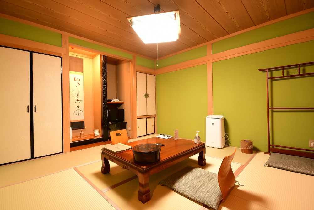 Japanese-style room 21 square meters ■ Non-smoking ■ (with bath and toilet, no view)