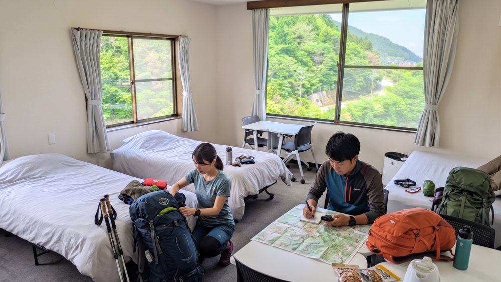 [Standard Twin] Economy Quad Room | Corner Room with Superb Lake View [Non-Smoking]