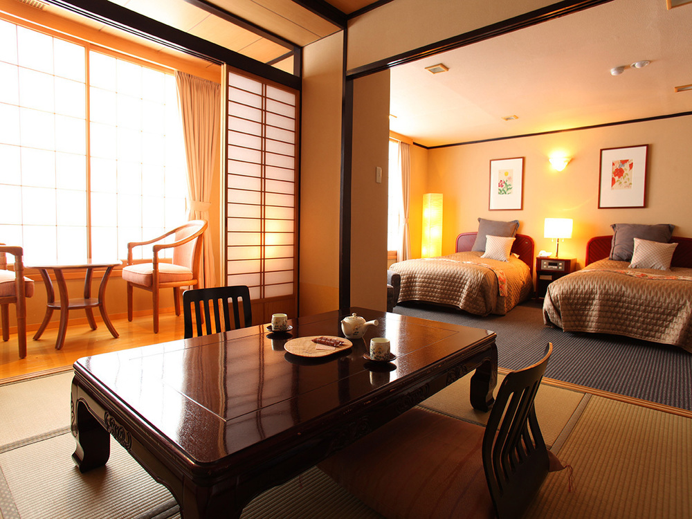 [Japanese & Western room] Twin bed and 8 tatami room [2 to 4 people]