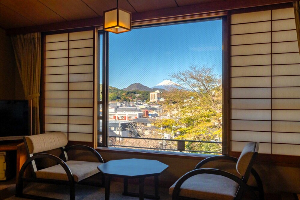 花の院｜12.5畳の広々とした落ち着きのある和室（バス・トイレ付）