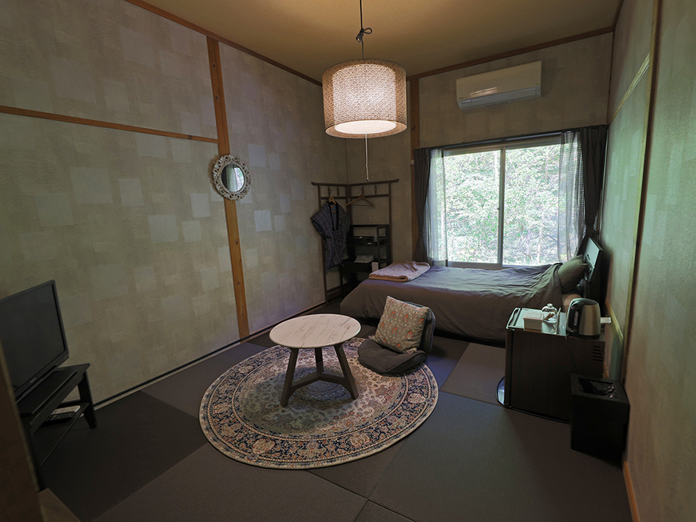 The original retro Japanese-style room, "Single Room"